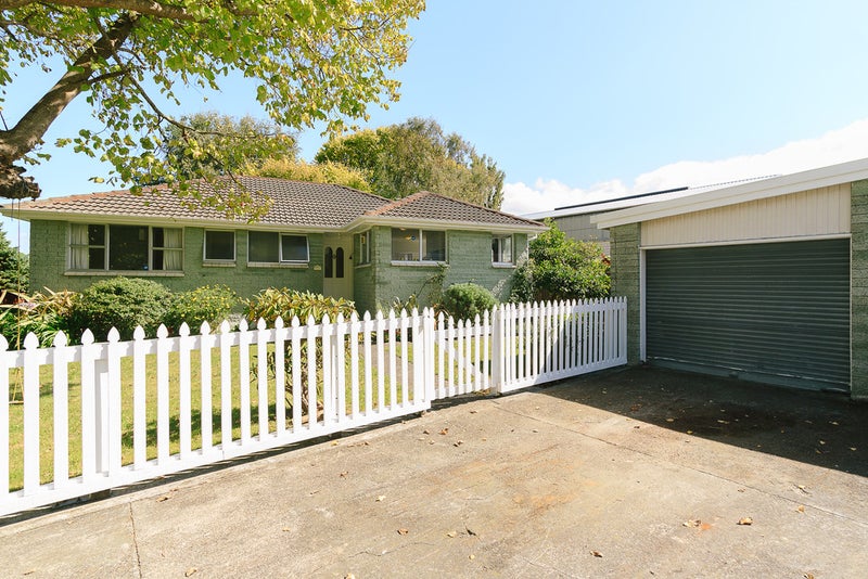 19 Heather Grove, Fairfield, Lower Hutt - Carousel 17