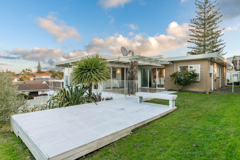 27 Manhattan Heights, Glendene, Auckland - Carousel 2