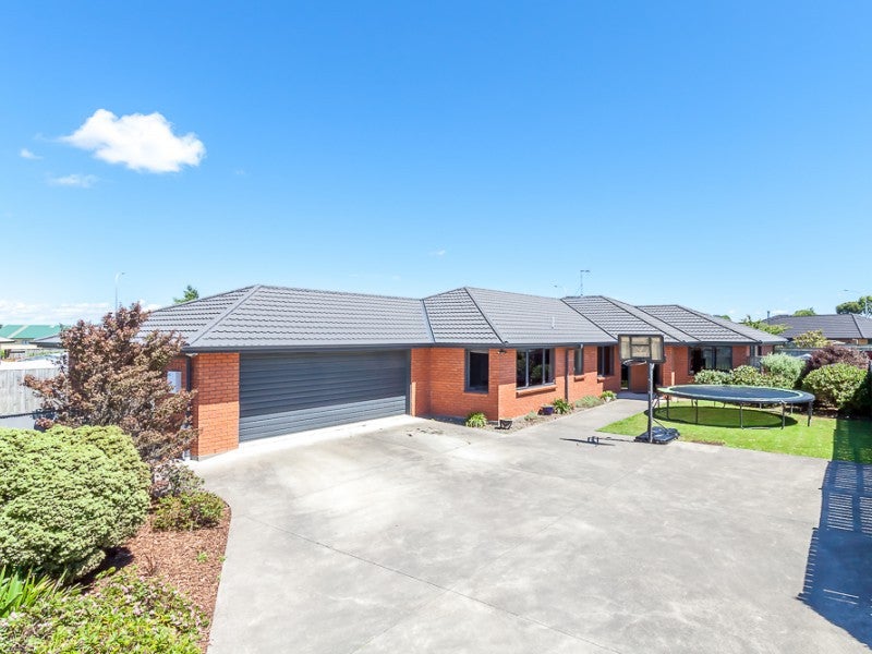11 Sorrento Place, Kelvin Grove, Palmerston North - Carousel 1