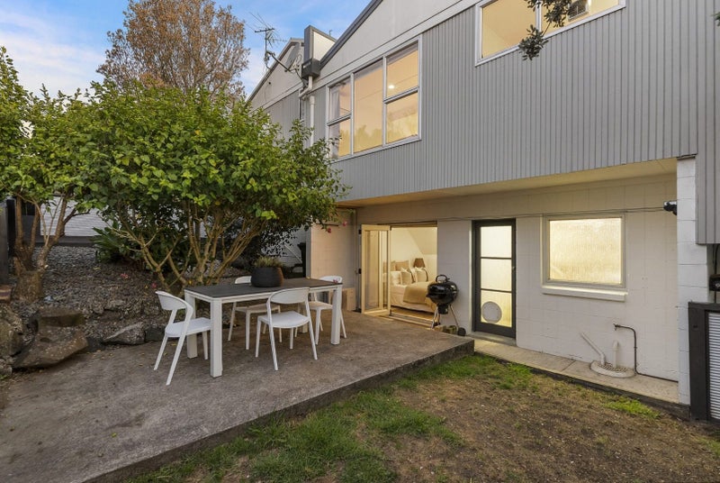 2/30 Mountain View Road, Western Springs, Auckland - Carousel 1