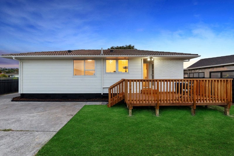 6 Serrano Place, Clover Park, Auckland - Carousel 1