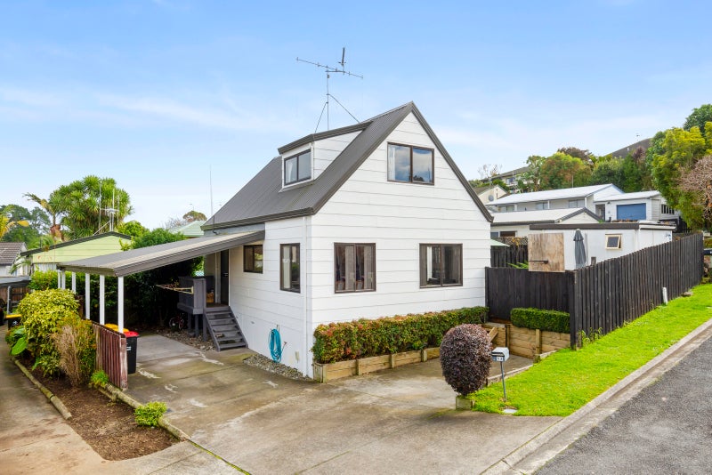 13 Pokapu Place, Bethlehem, Tauranga - Carousel 1