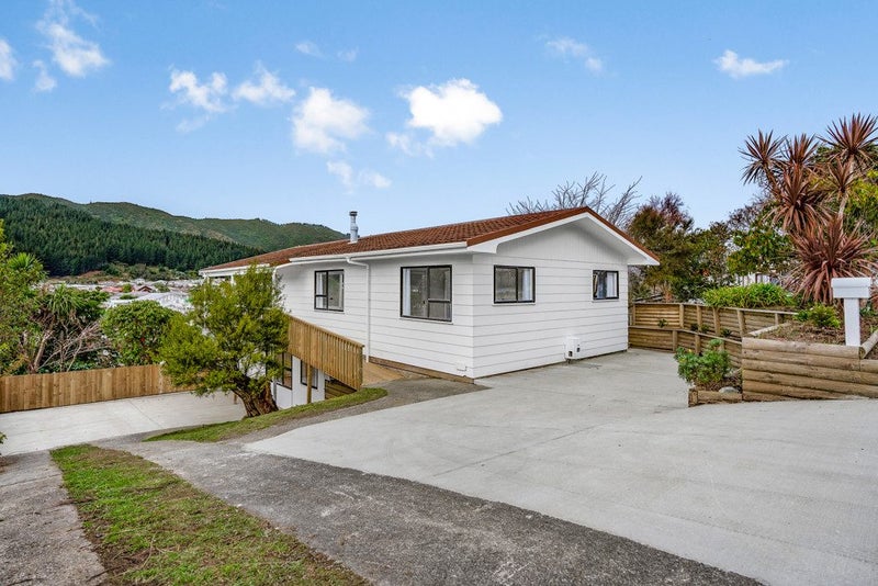 9 Naseby Grove, Wainuiomata, Lower Hutt - Carousel 1