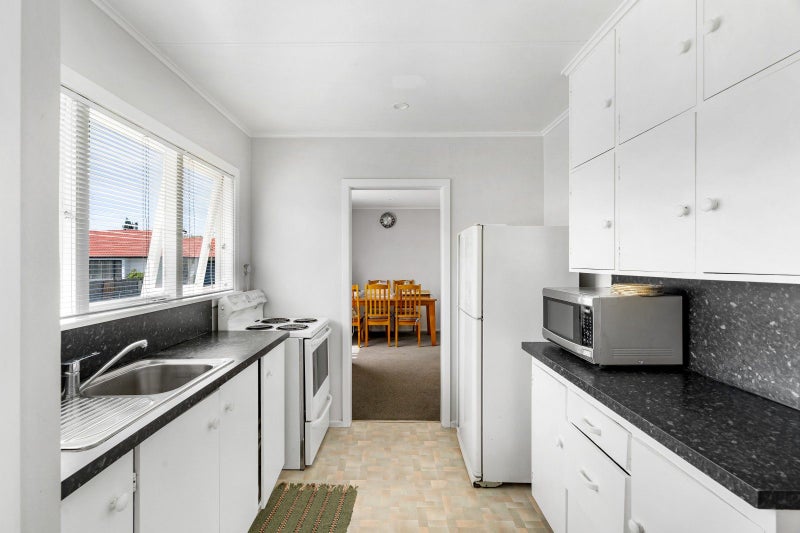 207 Galway Place, Mayfair, Hastings - Carousel 2