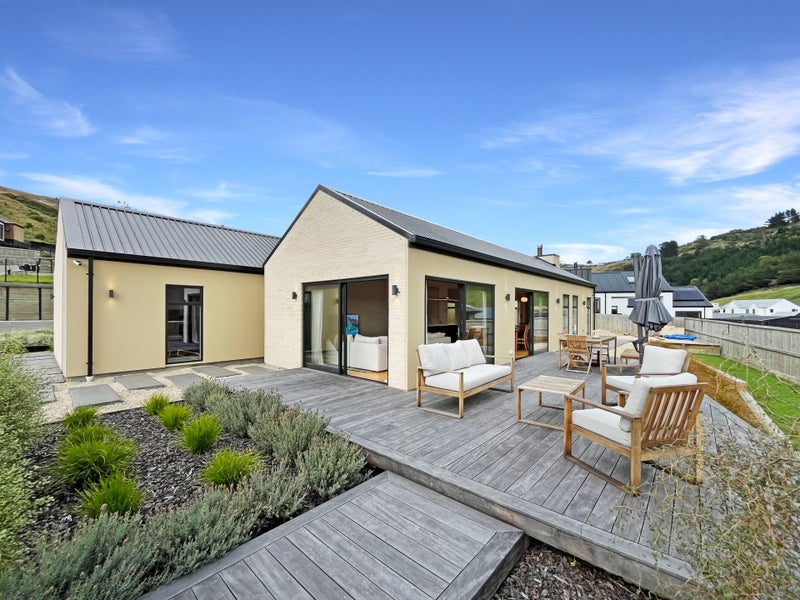 6 Carex Rise, Cracroft, Christchurch - Carousel 1