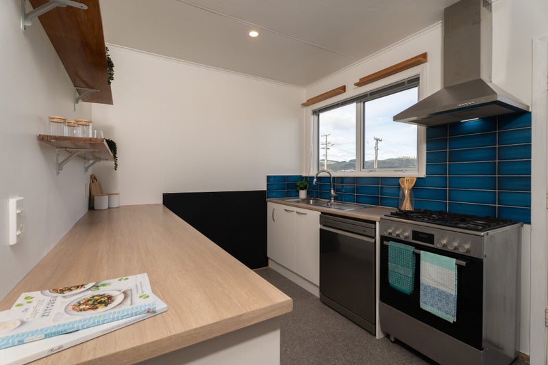 97 Castor Crescent, Cannons Creek, Porirua - Carousel 2