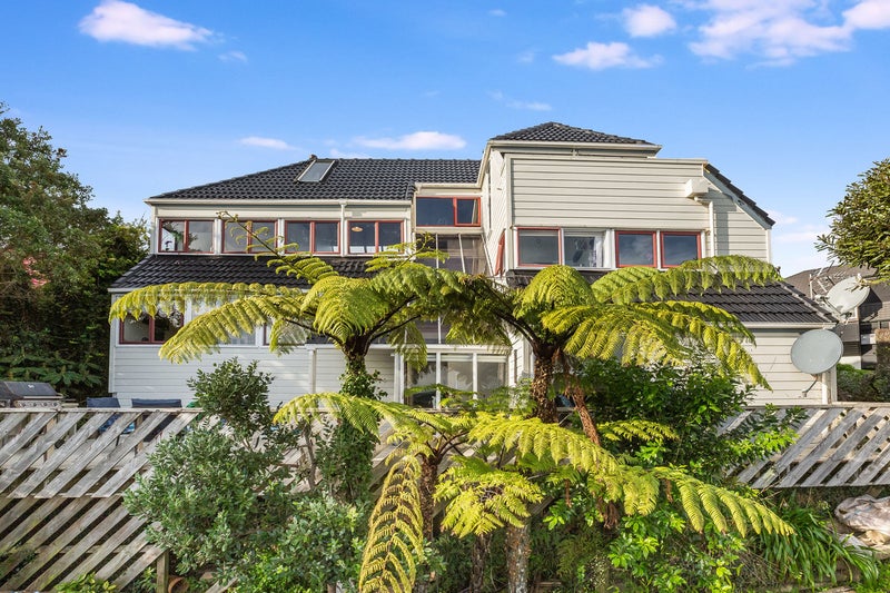 8 Moray Place, Papakowhai, Porirua - Carousel 1