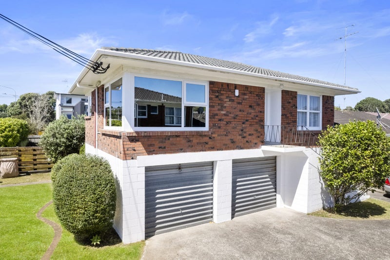 1/766 Beach Road, Browns Bay, Auckland - Carousel 1