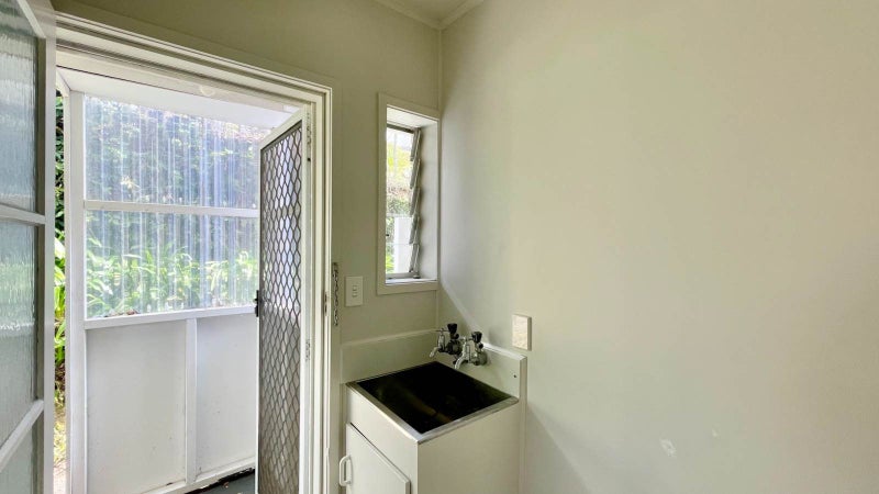 1/829 East Coast Road, Northcross, Auckland - Carousel 13