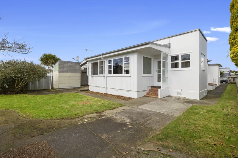 11 Cornwall Street, Brooklands, New Plymouth - Carousel 2