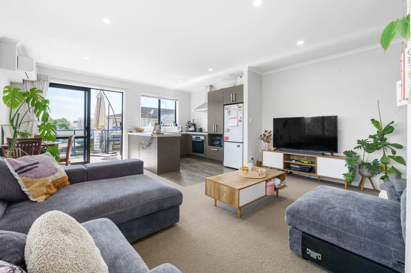 6/47 Cook Street, Hamilton East, Hamilton - Carousel 1