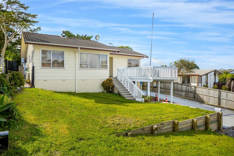 58 Glenbervie Crescent, Massey, Auckland - Carousel 1
