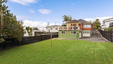 47 Golf Road, New Lynn, Auckland - Carousel 1