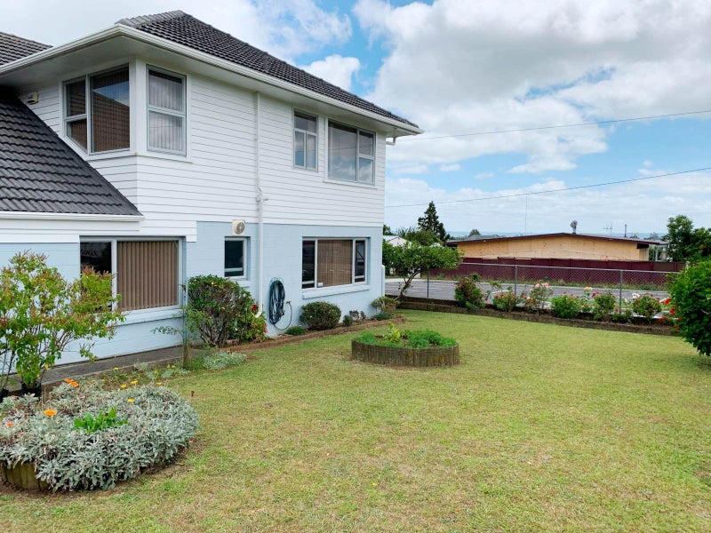1 Scanlen Terrace, Kelston, Auckland - Carousel 22