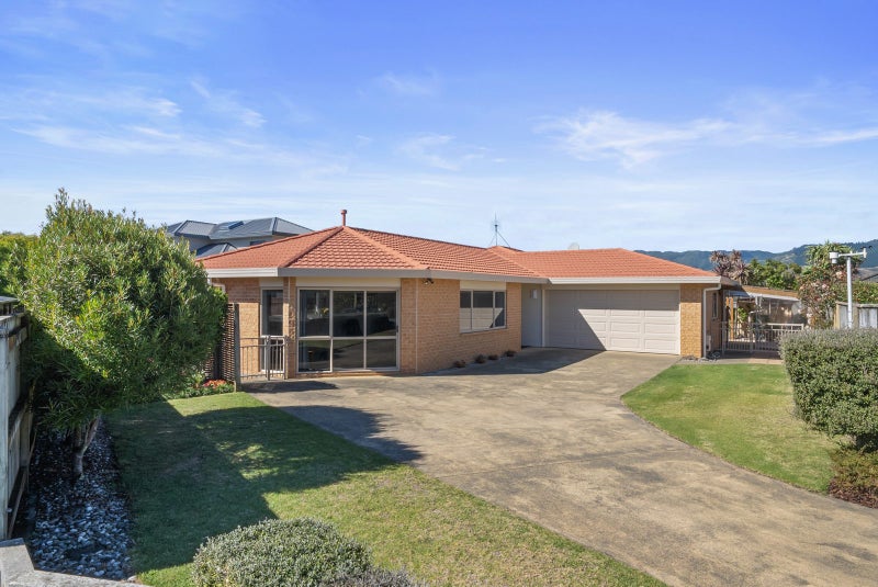 11 San Vito Place, Paraparaumu Beach, Paraparaumu - Carousel 1