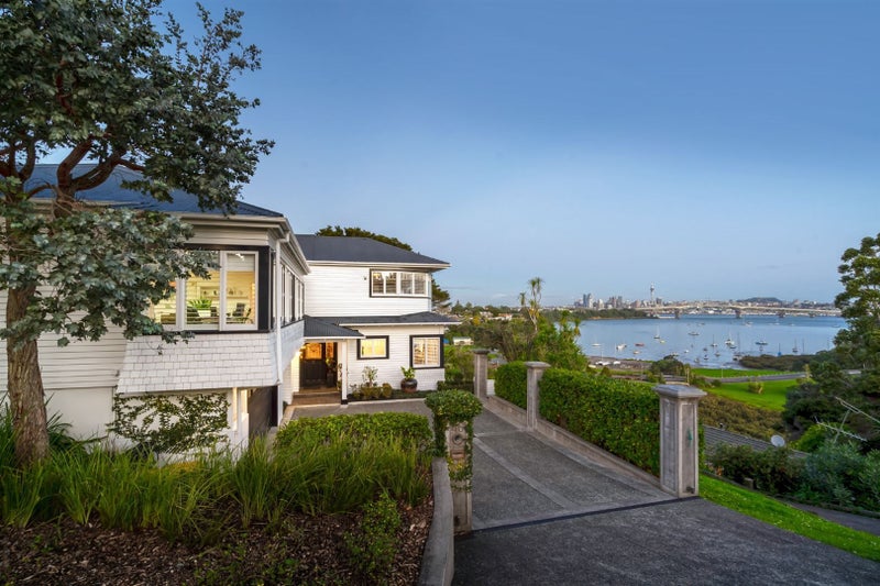 46 Seaview Avenue, Northcote, Auckland - Carousel 1