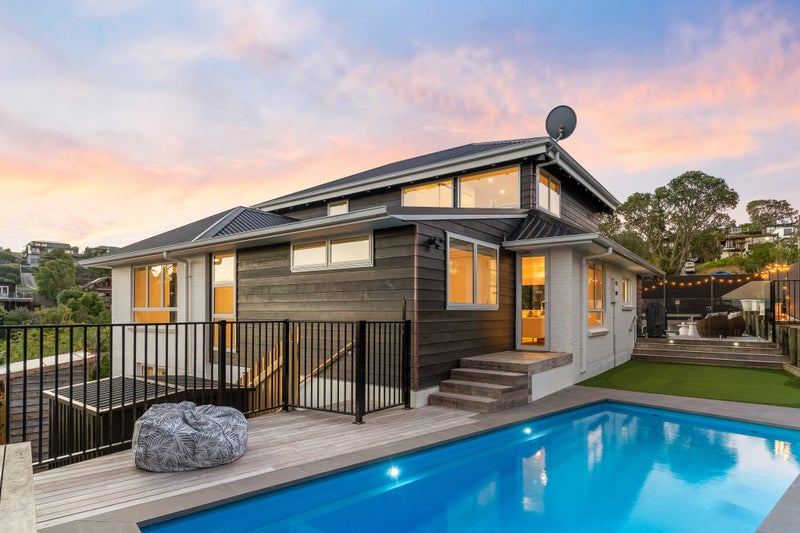 34 Parr Terrace, Castor Bay, Auckland - Carousel 1