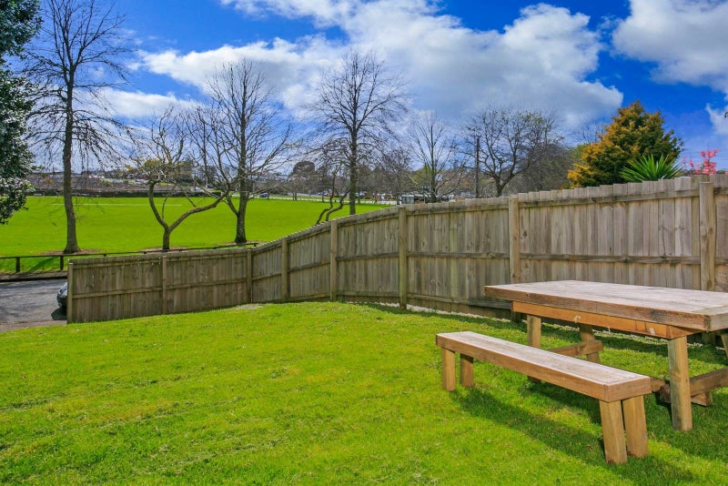 10 Greenslade Crescent, Northcote, Auckland - Carousel 12