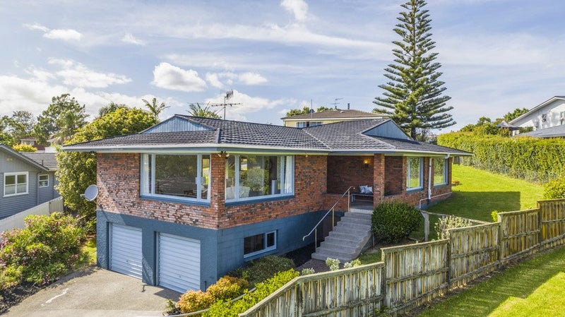 9 Cobana Place, Pakuranga Heights, Auckland - Carousel 1