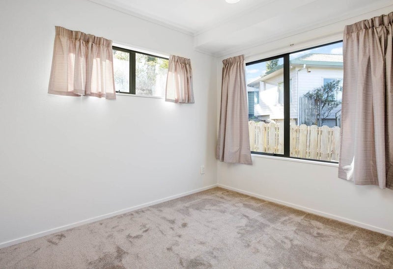 52 Patts Avenue, Glendene, Auckland - Carousel 2