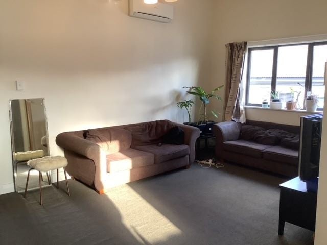 2/33 Tory Street, Petone, Lower Hutt - Carousel 2