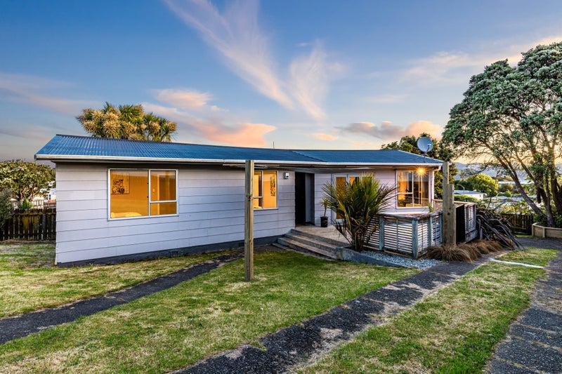 184 Conclusion Street, Ascot Park, Porirua - Carousel 1