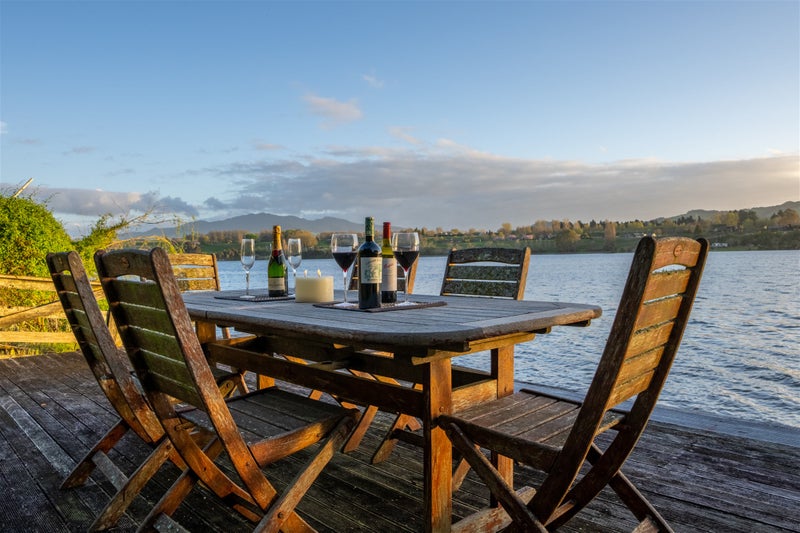 18 Amber Lane, Karapiro - Carousel 1