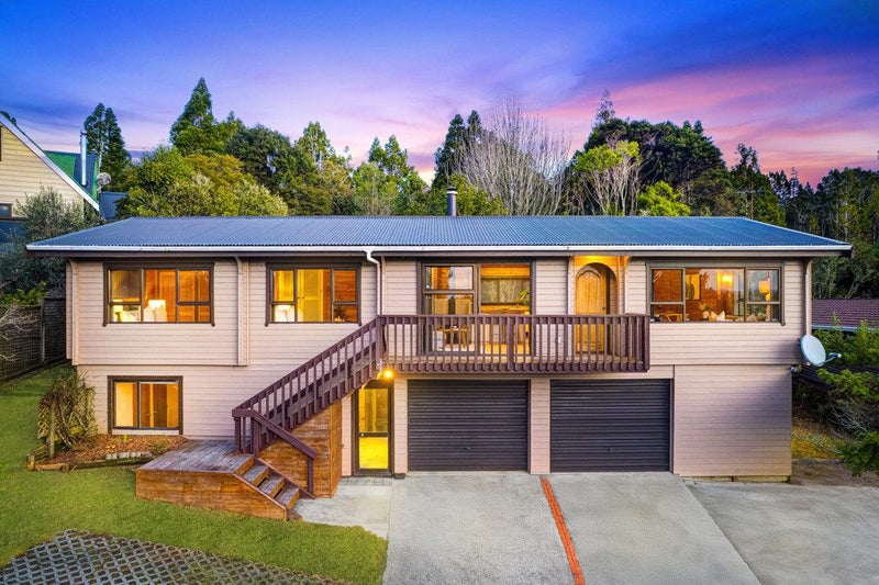 98 Daffodil Street, Titirangi, Auckland - Carousel 1