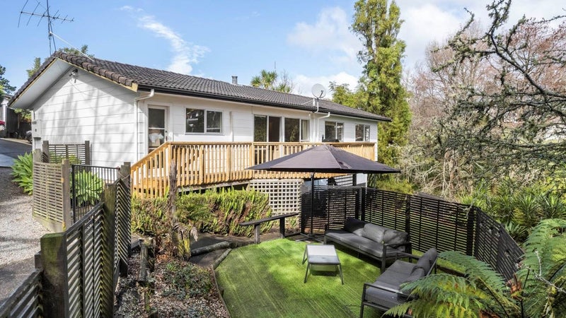 2/18 Woodlands Crescent, Browns Bay, Auckland - Carousel 1