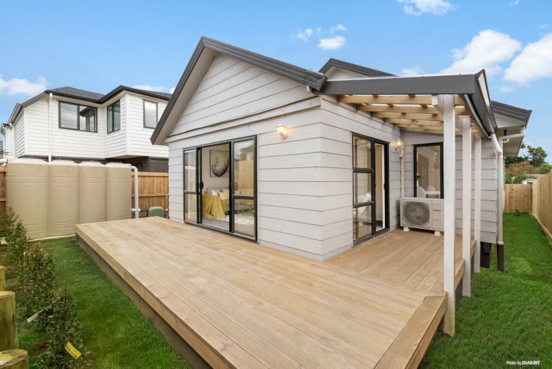 3 De Quincey Terrace, Highland Park, Auckland - Carousel 1
