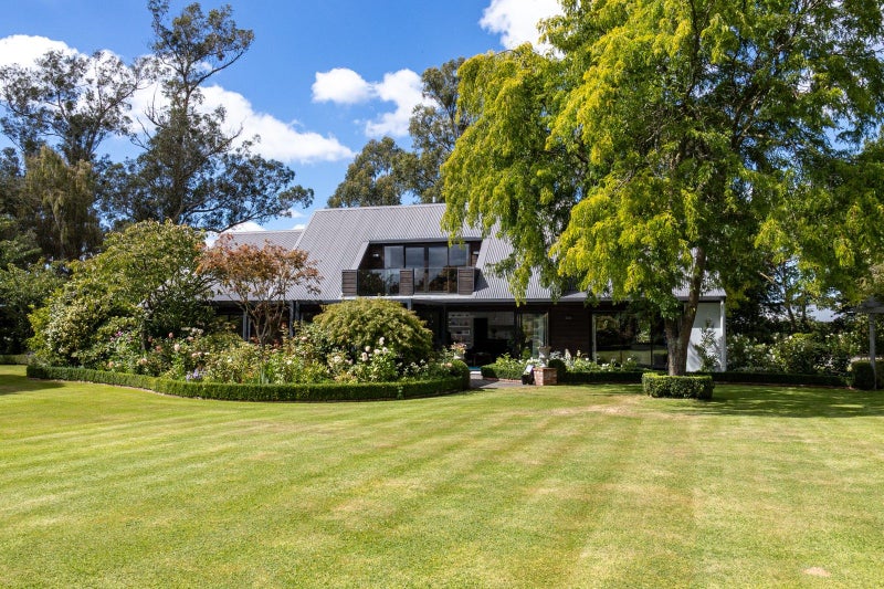 89 Beach Road East, Elgin, Ashburton - Carousel 50