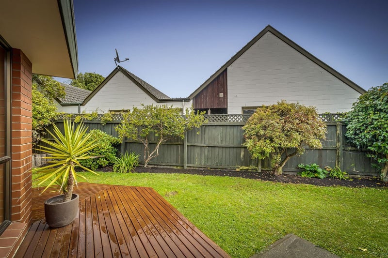 12 Esher Place, Saint Martins, Christchurch - Carousel 21