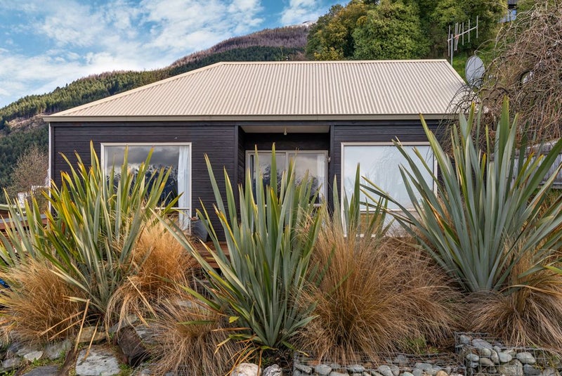 18 Greenstone Place, Fernhill, Queenstown - Carousel 2