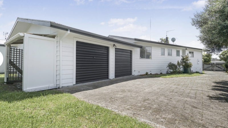 11 Blomfield Street, Nawton, Hamilton - Carousel 1