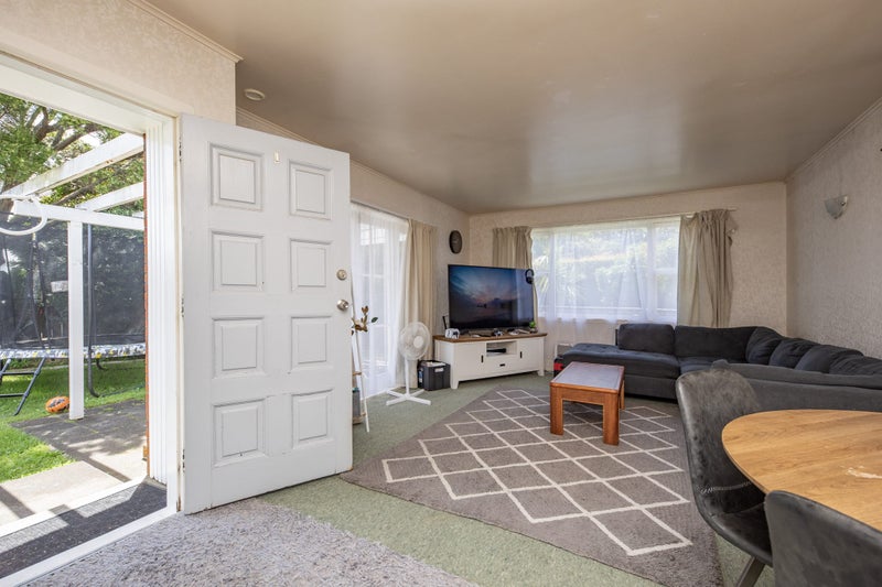 1/21 Ballarat Street, Mount Wellington, Auckland - Carousel 2