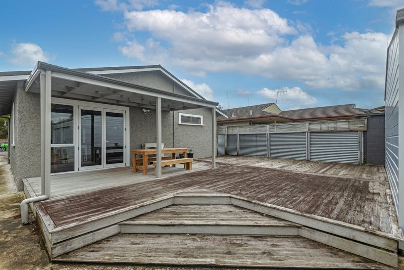 11 Shamrock Street, Takaro, Palmerston North - Carousel 2