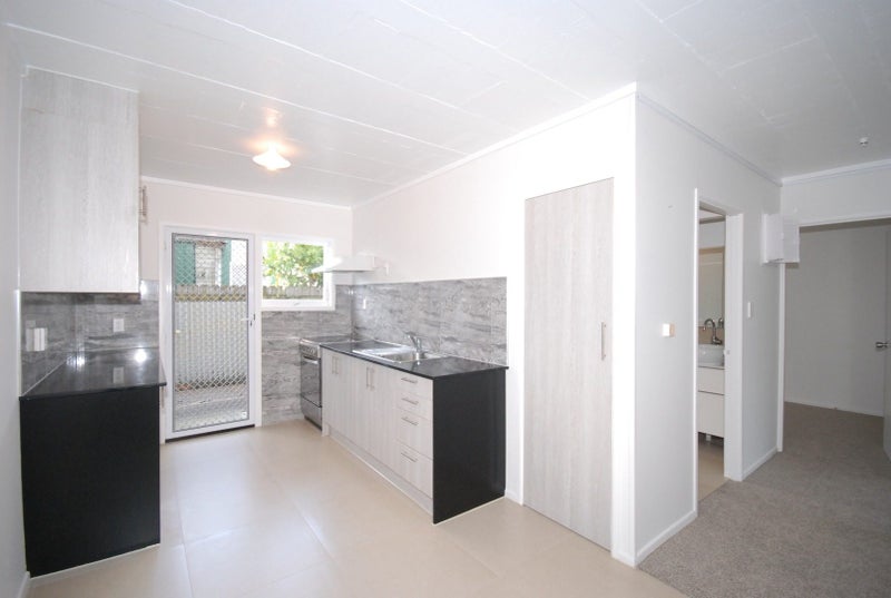 2/100 St Lukes Road, Mount Albert, Auckland - Carousel 2