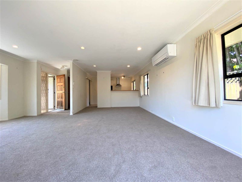 1/30 Shakespeare Road, Milford, Auckland - Carousel 2