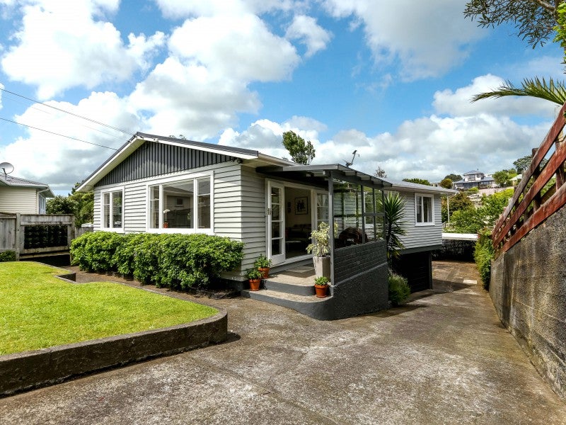 22 Stuart Place, Blagdon, New Plymouth - Carousel 1