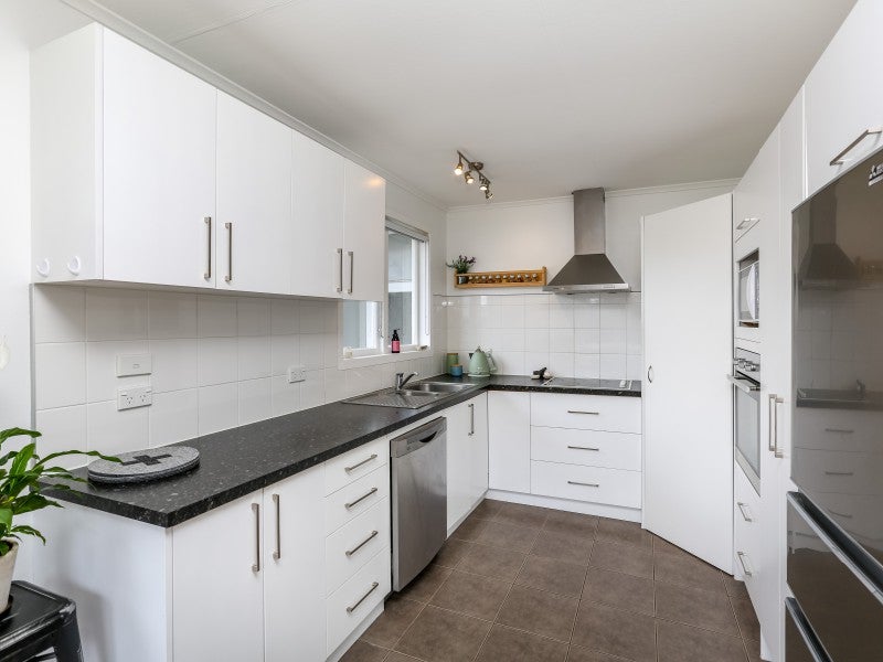 22 Stuart Place, Blagdon, New Plymouth - Carousel 2