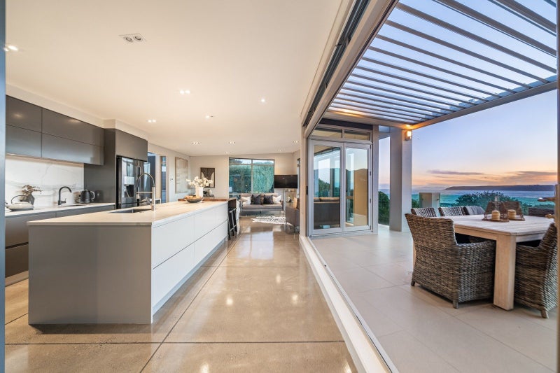 32 Roys Road, Plimmerton, Porirua - Carousel 1