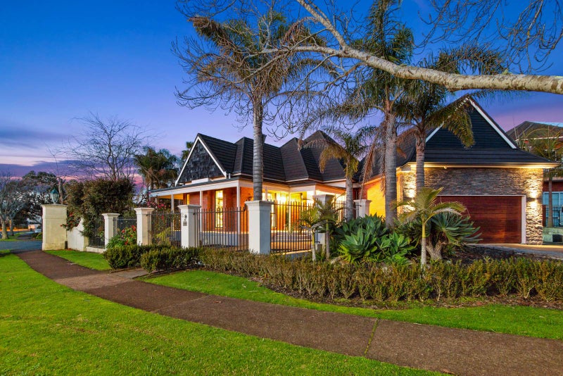 2 Manor Park, Sunnyhills, Auckland - Carousel 1