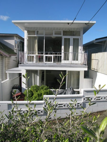 89 Queens Drive, Lyall Bay, Wellington - Carousel 1