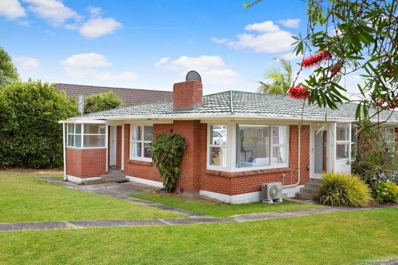 1/619 Beach Road, Rothesay Bay, Auckland - Carousel 1