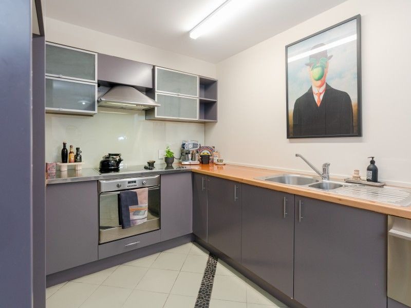 7/6 Elizabeth Street, Mount Victoria, Wellington - Carousel 2