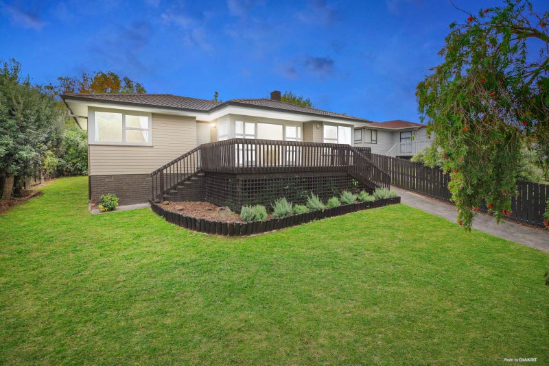 4 Rainbow Place, Wattle Downs, Auckland - Carousel 1