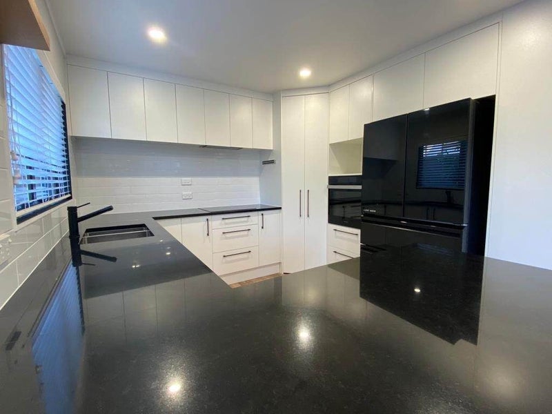 2/23 Roys Road, Weymouth, Auckland - Carousel 1