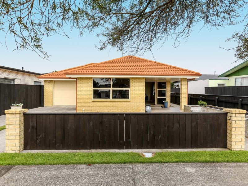 12 Ropiha Street, Fitzroy, New Plymouth - Carousel 1