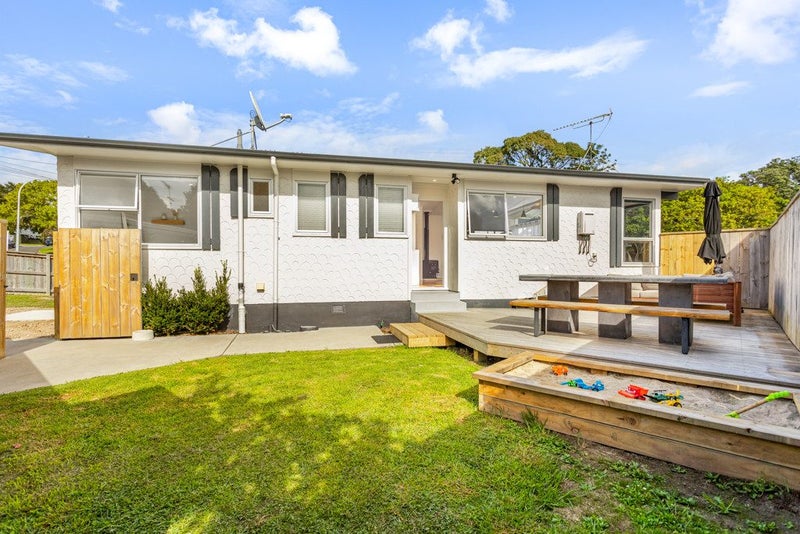 50 Divich Avenue, Te Atatu South, Auckland - Carousel 2