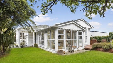 190 Karori Road, Karori, Wellington - Carousel 1